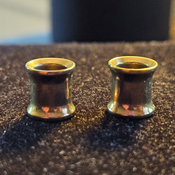 Anatometal Titanium Floating Stone Eyelet Tunnel 0g Pair - Picture 2 of 6
